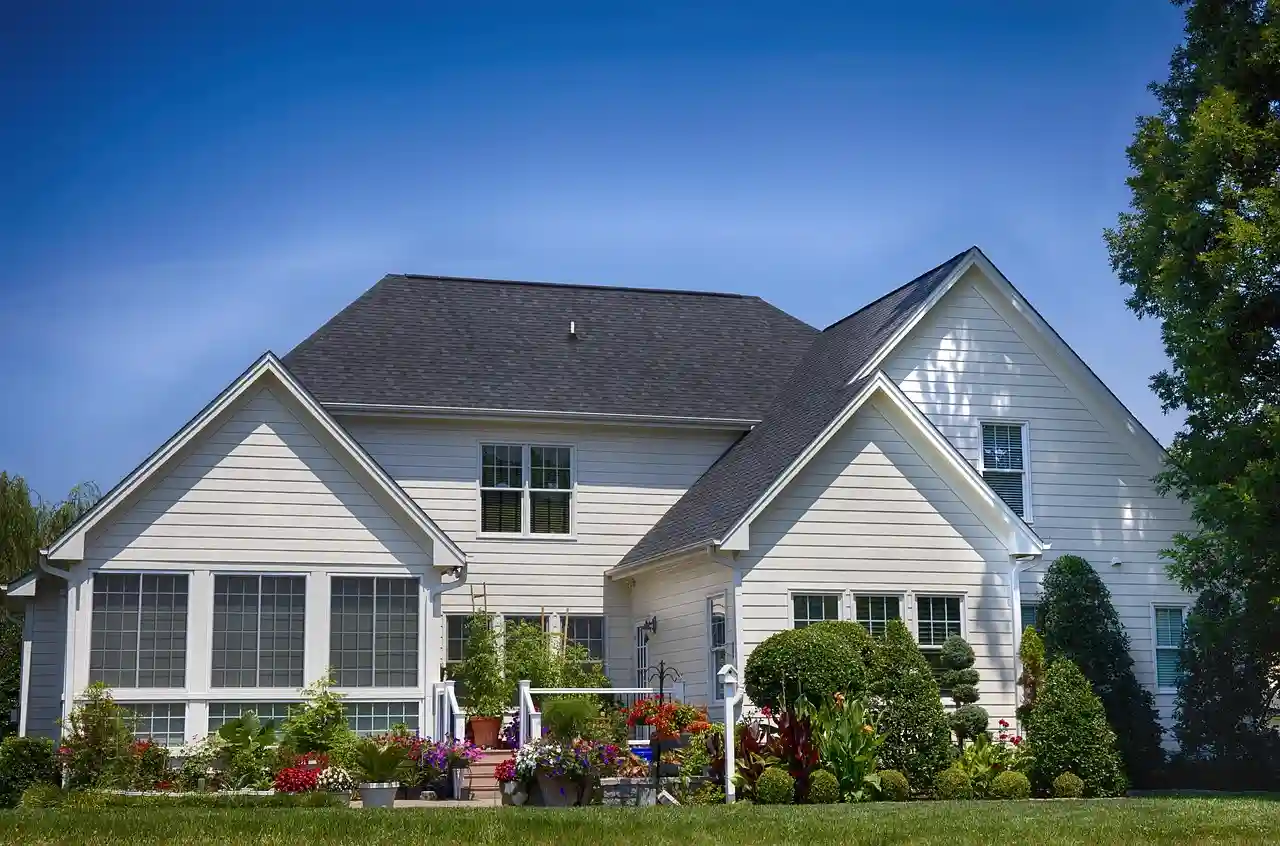 Premium roof renovation in Toronto with architectural shingles